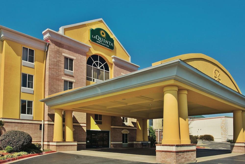 La Quinta Inn by Wyndham Hot Springs Pet Policy
