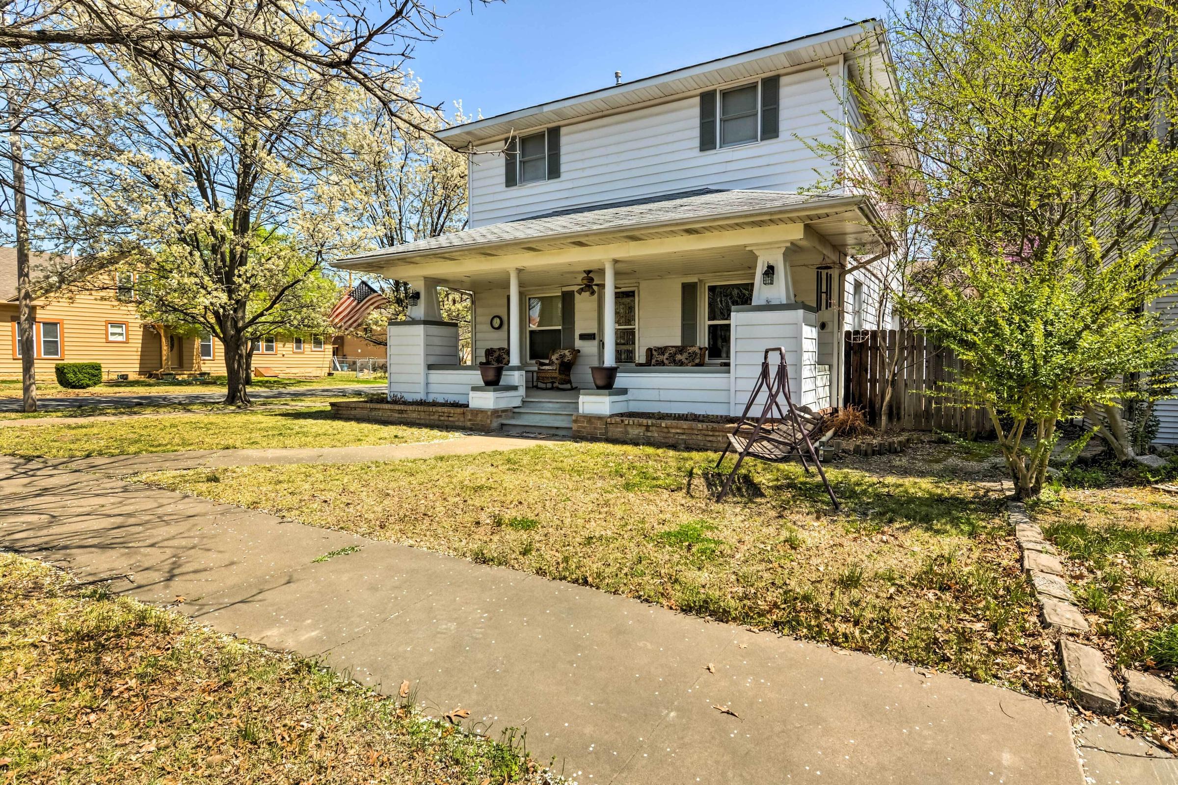 Pet Friendly Craftsman Style Home in Downtown Bartlesville
