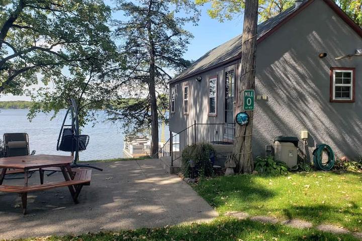Pet Friendly Lakeside Cabin Hideaway