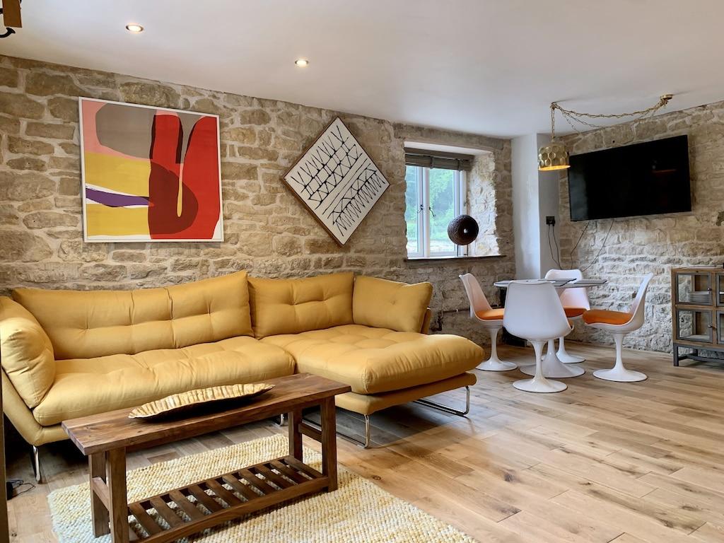 Pet Friendly The Coach House & the Stable