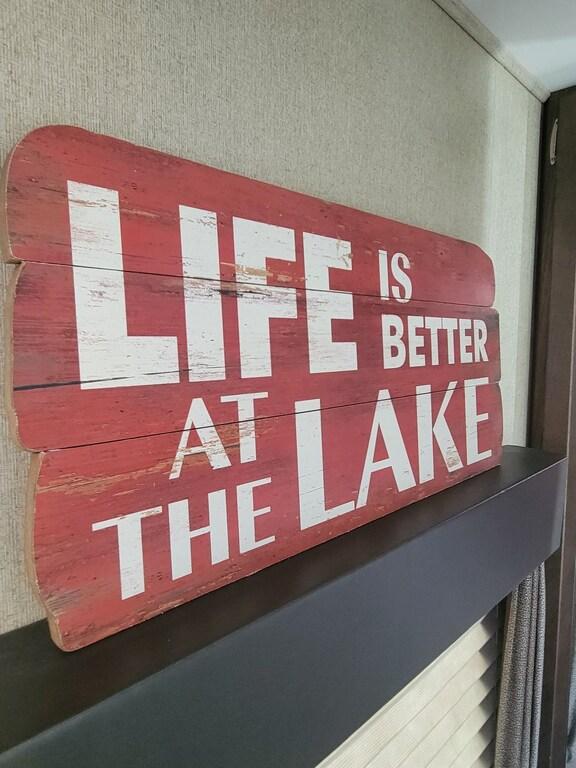 The Parrot Perch Pet Policy