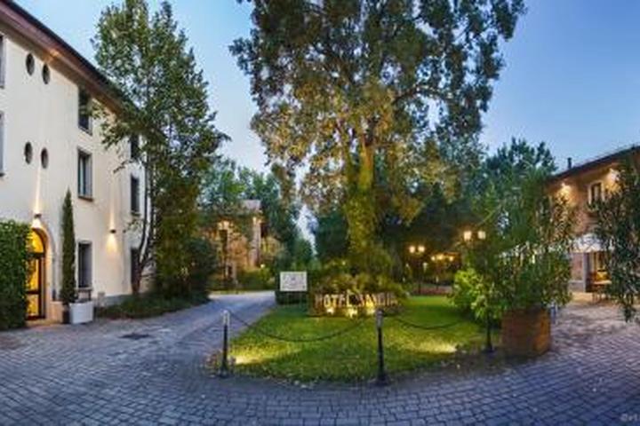 Pet Friendly Savoia Hotel Country House