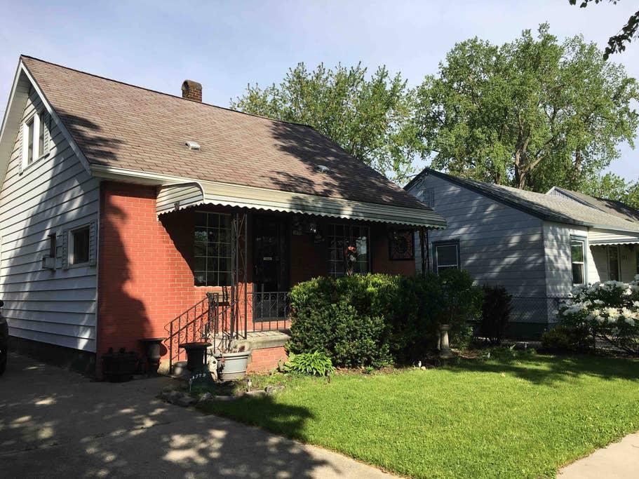 Pet Friendly Grosse Pointe Farms Airbnb Rentals