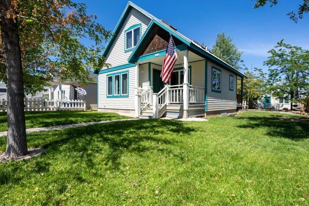 5/3 House Steps from Downtown Cody Pet Policy