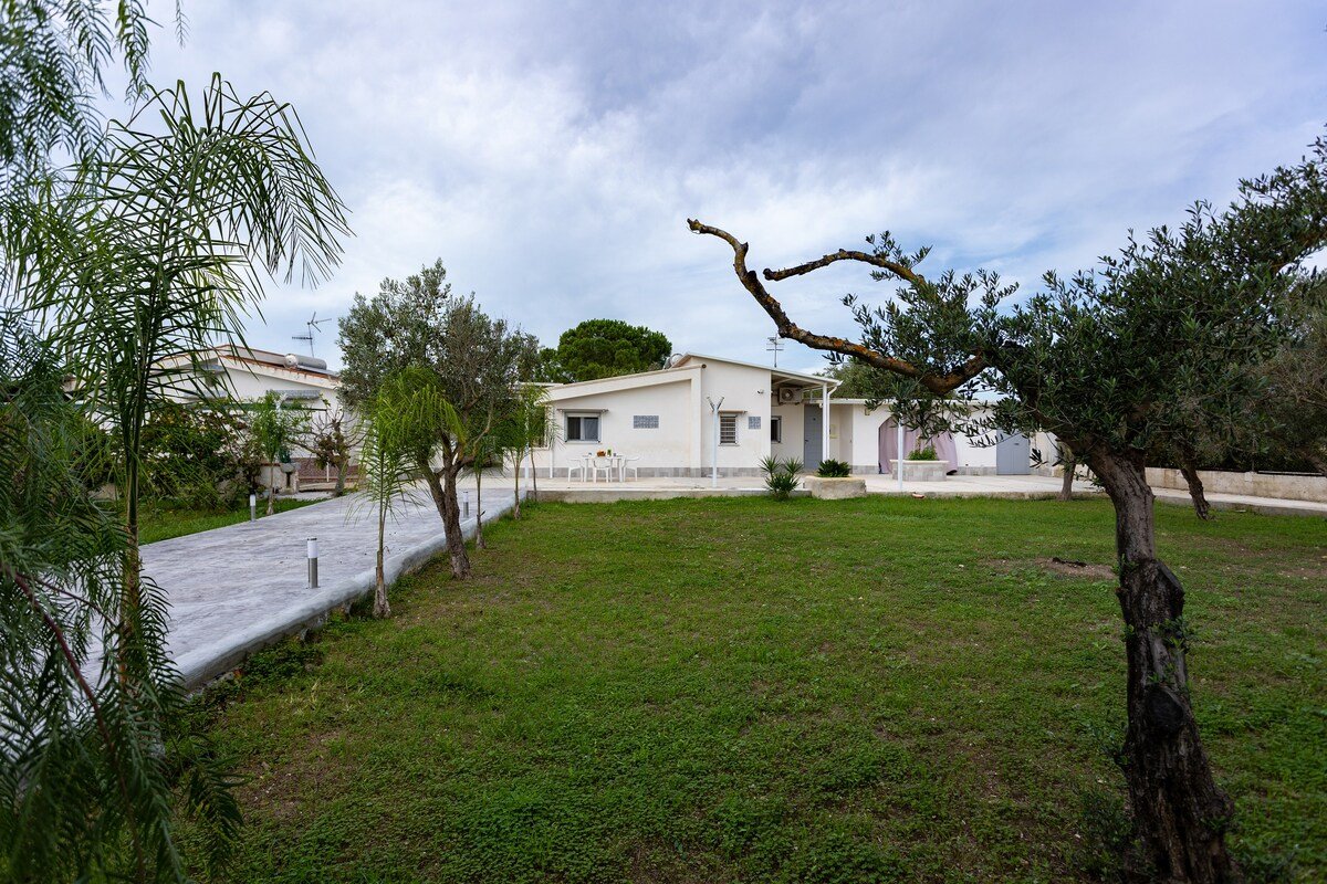 Photo of a dog-friendly vacation rental in Triscina, IT.