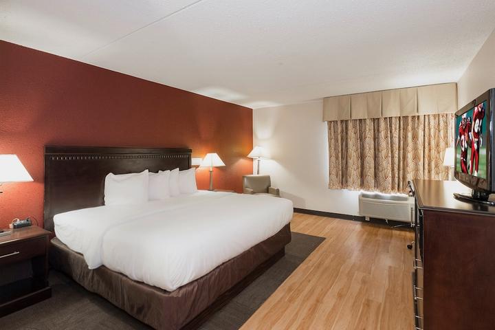 Pet Friendly Red Roof Inn & Suites Mt Holly - McGuire AFB