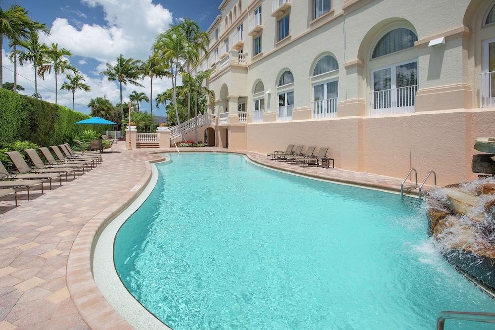 Hilton Naples and Towers Pet Policy