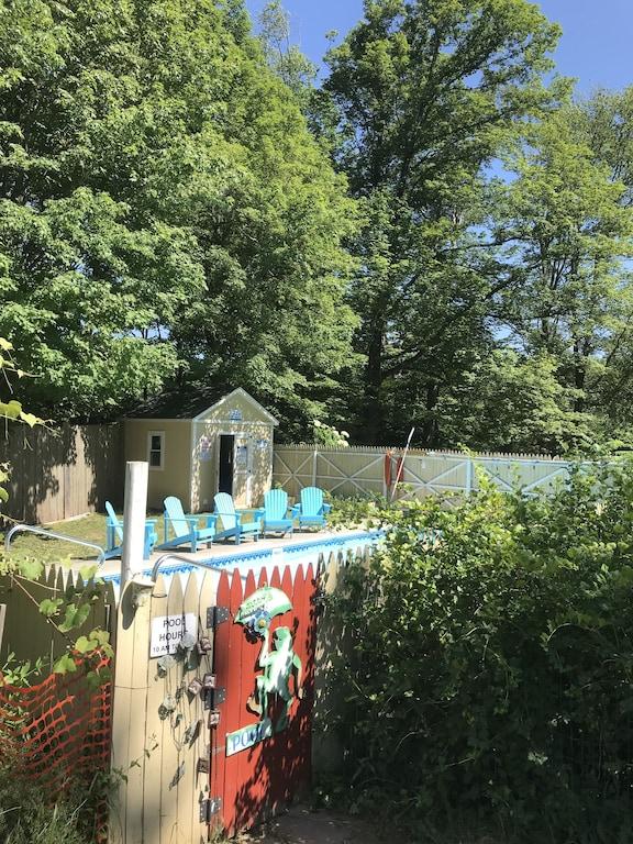 Classic Catskills Farmhouse Pet Policy