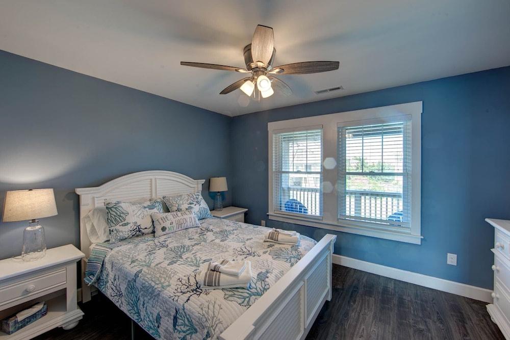 4BR Avon Home Short Walk to the Beach Pet Policy