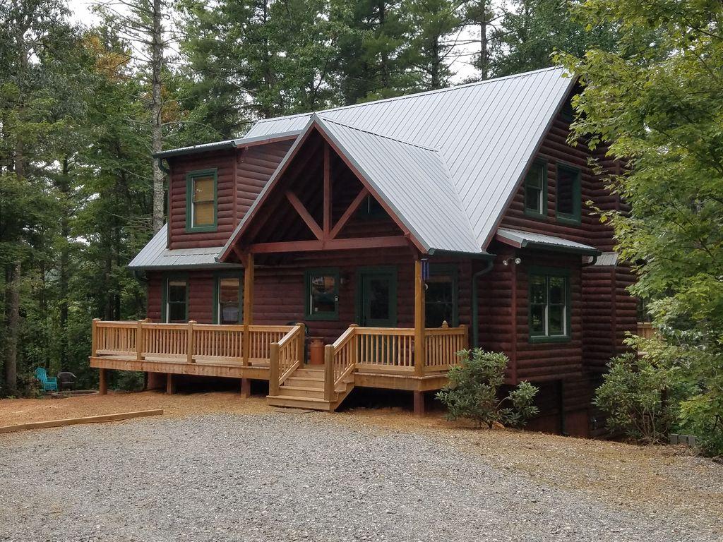 Pet Friendly 3/3 Cabin with Hot Tub