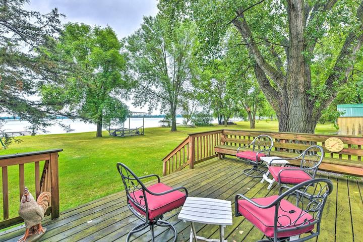 Pet Friendly Lakefront Spicer Cabin with Dock & 2 Kayaks