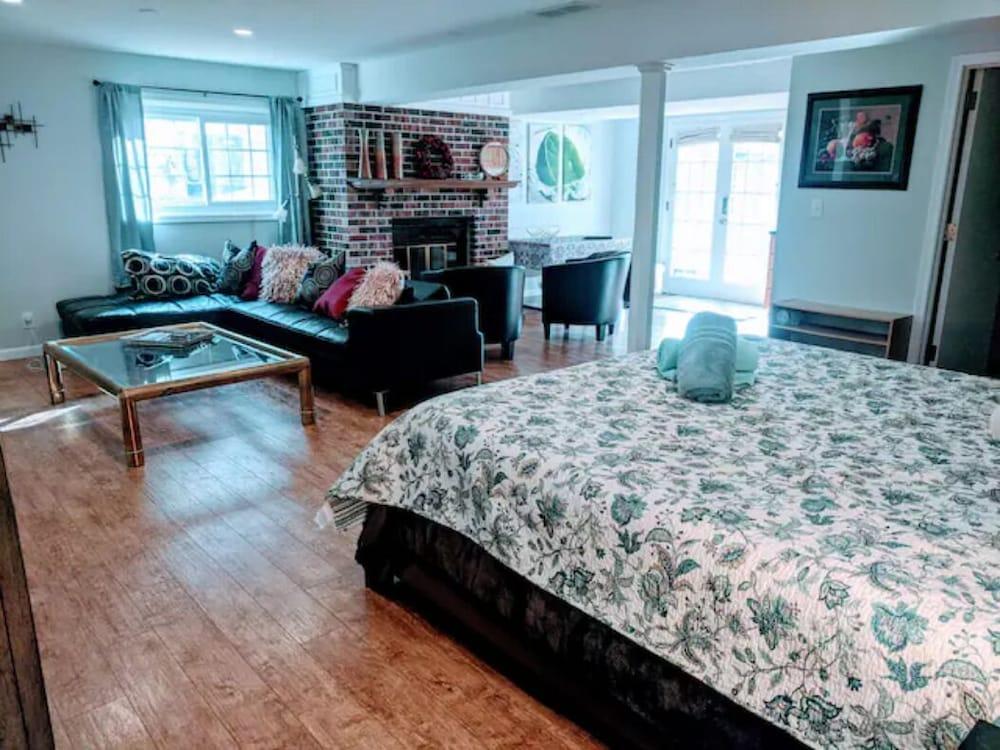 Private Stay Near Downtown Lincoln Pet Policy