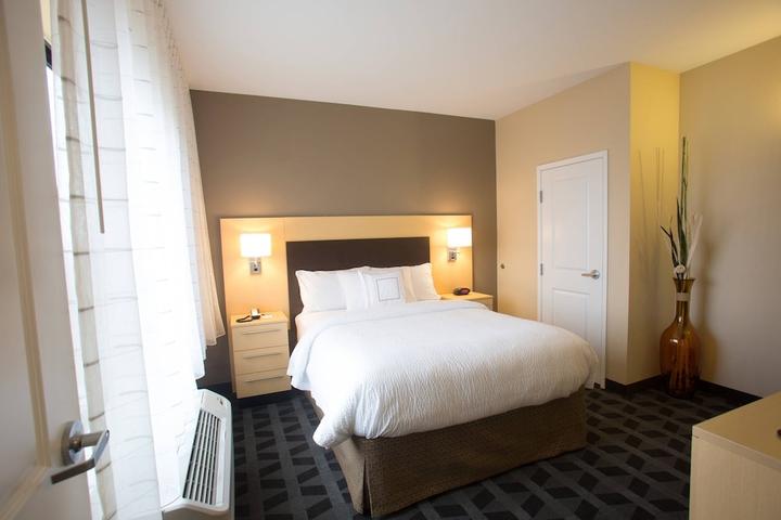Pet Friendly TownePlace Suites by Marriott Lincoln North