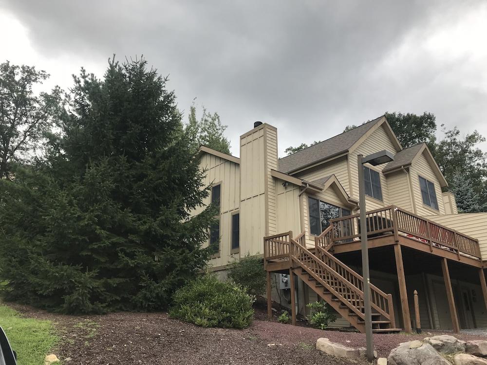 408 Hickory Drive Pet Policy