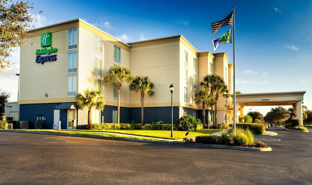 Pet Friendly Holiday Inn Express Hotel and Suites Arcadia an IHG Hotel