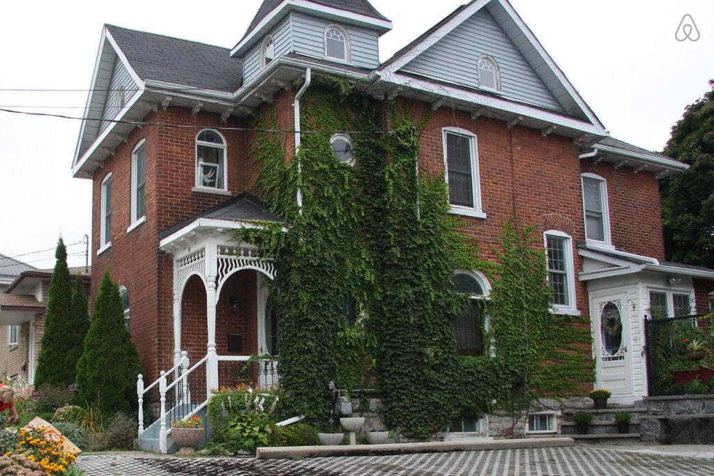 Corbyville Airbnb Rentals Pet Policy