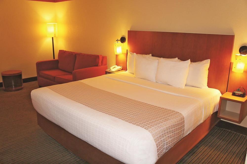 La Quinta Inn & Suites Charlotte Airport North Pet Policy