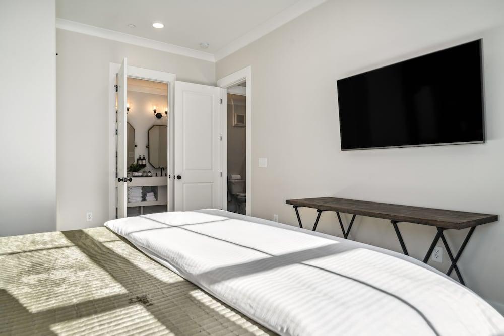 Buck Creek BNB Pet Policy