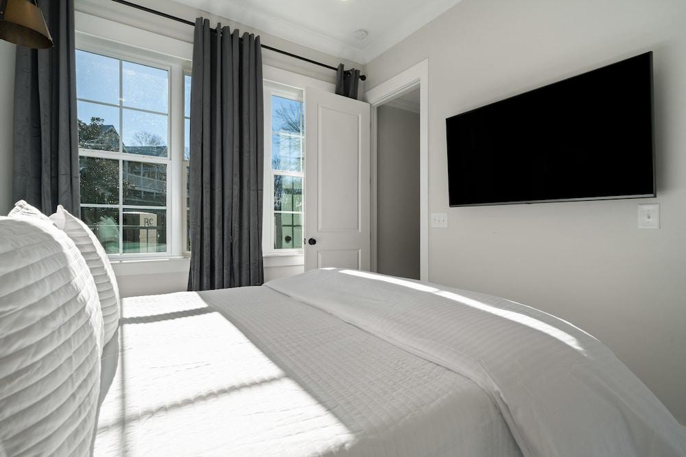 Buck Creek BNB Pet Policy