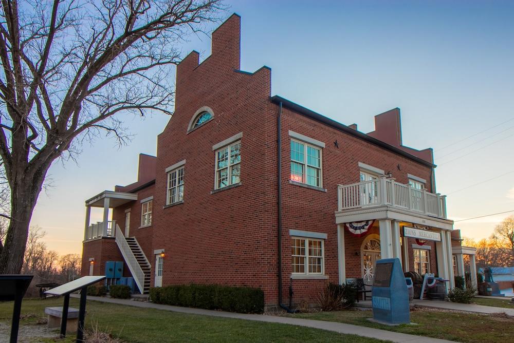Pet Friendly Nauvoo Temple House Hotel
