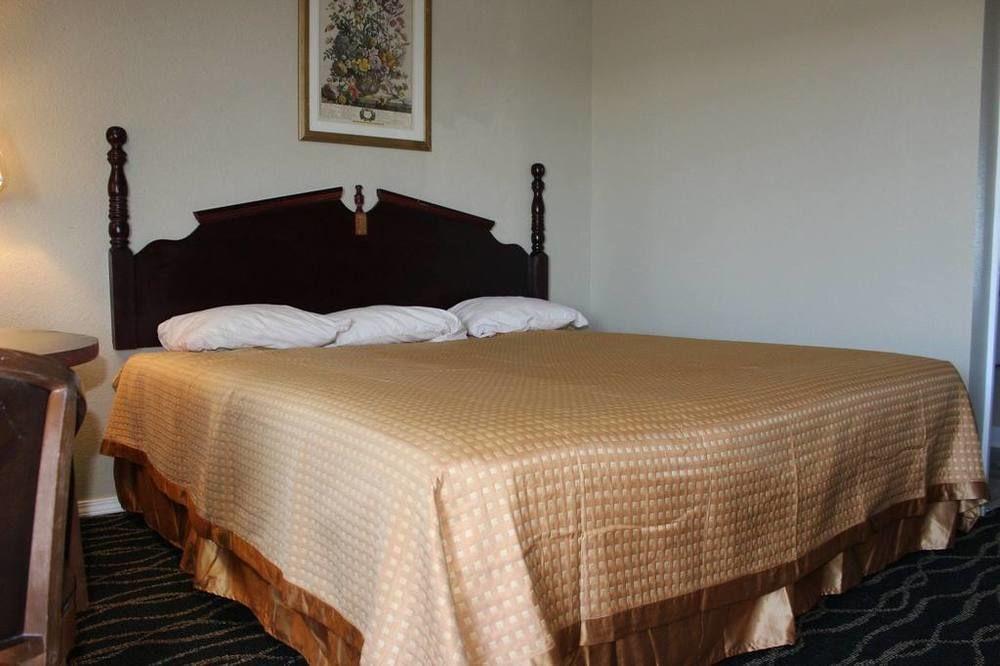 Budget Inn Muskogee Pet Policy