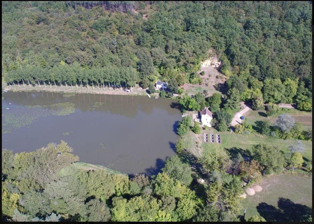 Pet Friendly 2BR Cottage on the Edge of a Fishing Pond