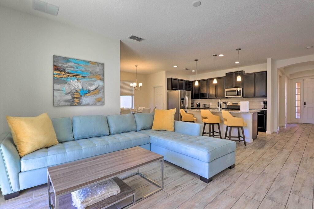 Chic Davenport Home Near Disney Parks Pet Policy