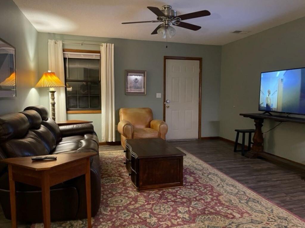 Pet Friendly Lovely 1/1 Cullman Apartment with Free Parking