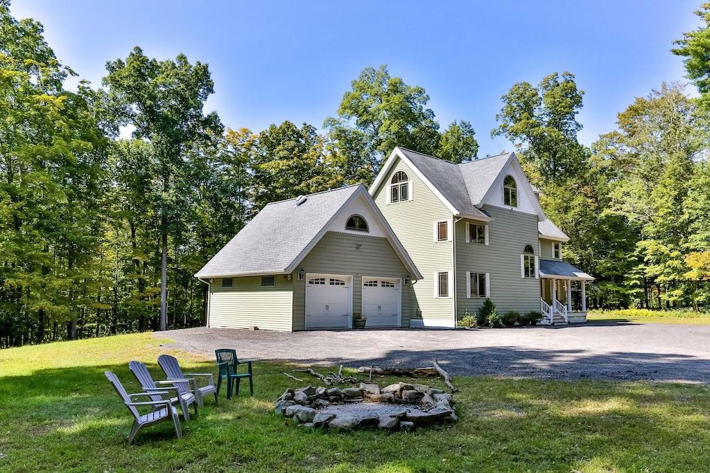Secluded Luxury Riverfront Home Near Windham Pet Policy