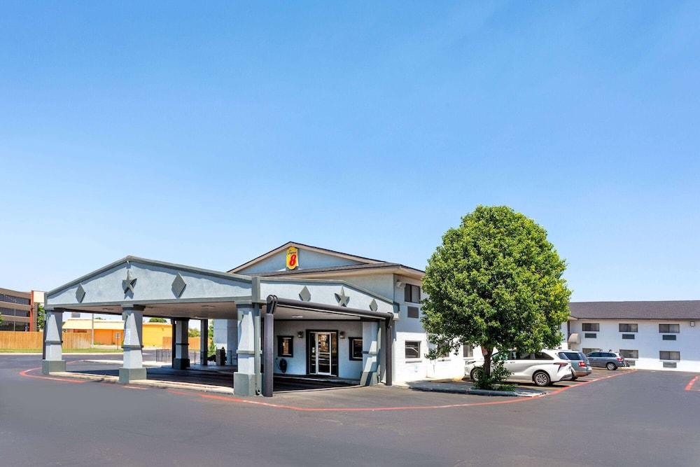 Super 8 by Wyndham Amarillo Central TX Pet Policy