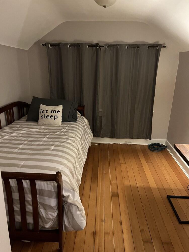 Pet Friendly Charming House in Downtown Cambridge
