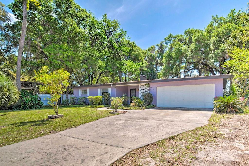 Lovely Dunnellon Home with Yard & River Access Pet Policy