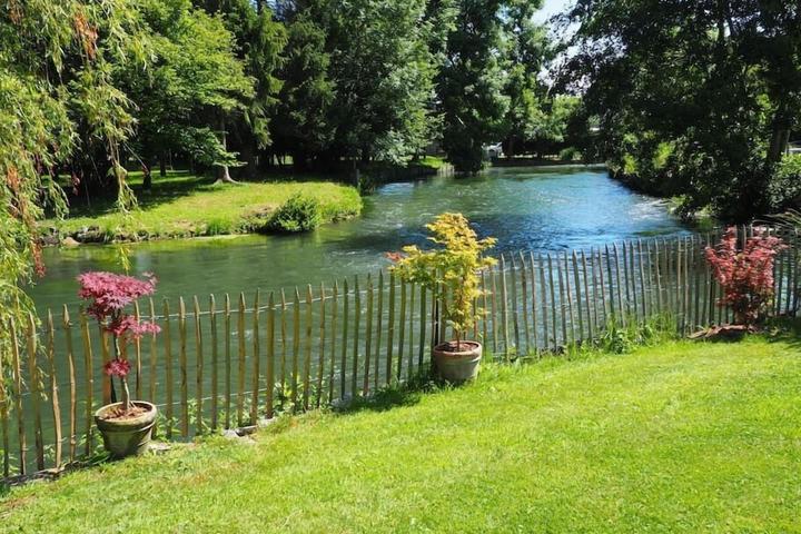 Pet Friendly Picturesque 2BR Gîte on the River
