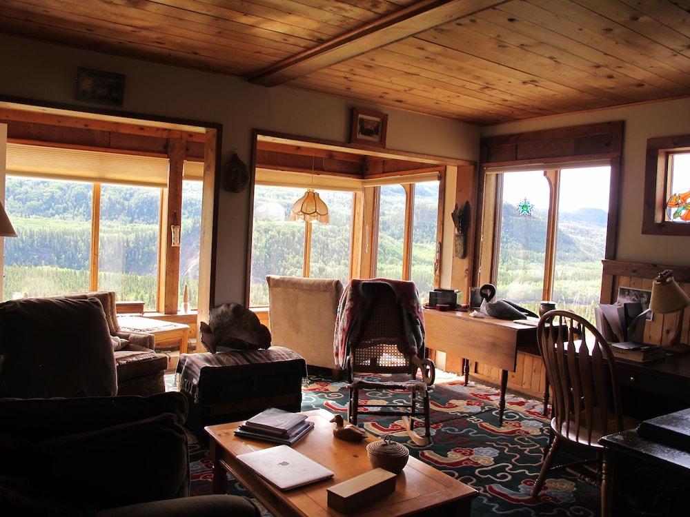 Pet Friendly Stikine View Lodge