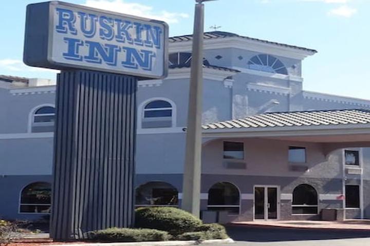 Pet Friendly Ruskin Inn Hotel