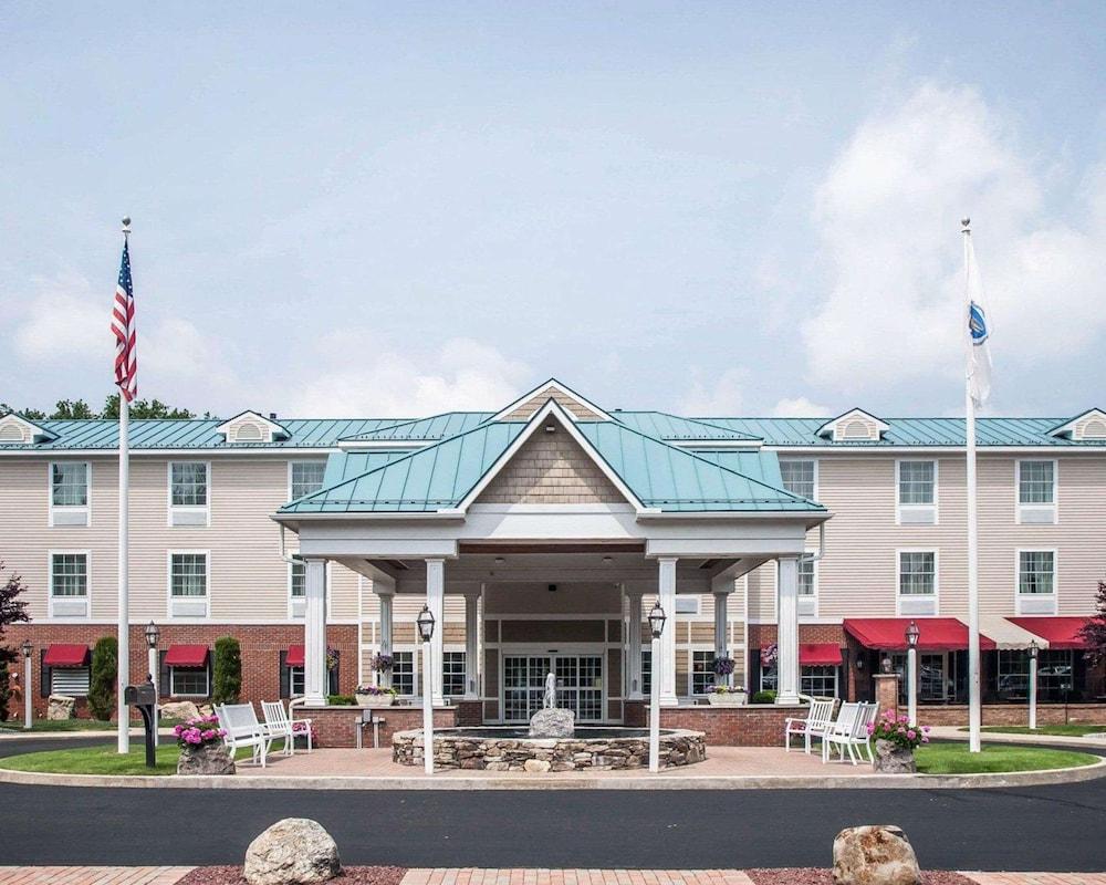 Pet Friendly Comfort Inn & Suites Sturbridge - Brimfield