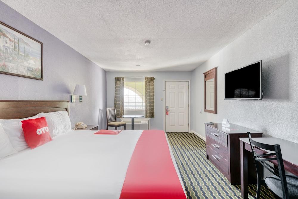 Pet Friendly OYO Hotel Channelview I-10