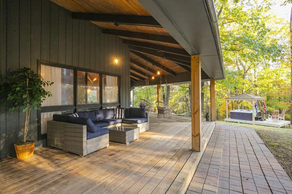 Retreat on 3 Acres with Kayaks & Hot Tub Pet Policy