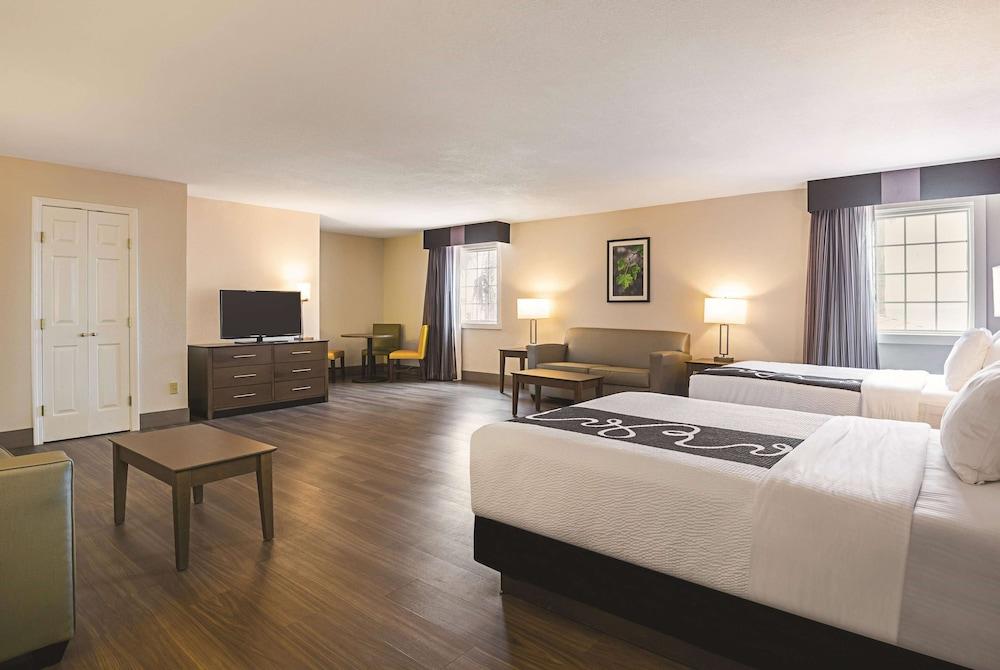 Pet Friendly Wingate by Wyndham Galveston Beachfront at the Seawall