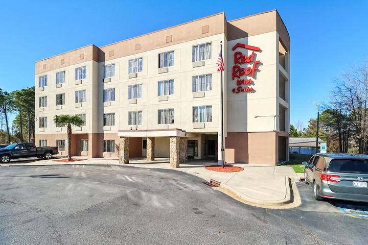 Pet Friendly Red Roof Inn & Suites Fayetteville - Fort Bragg