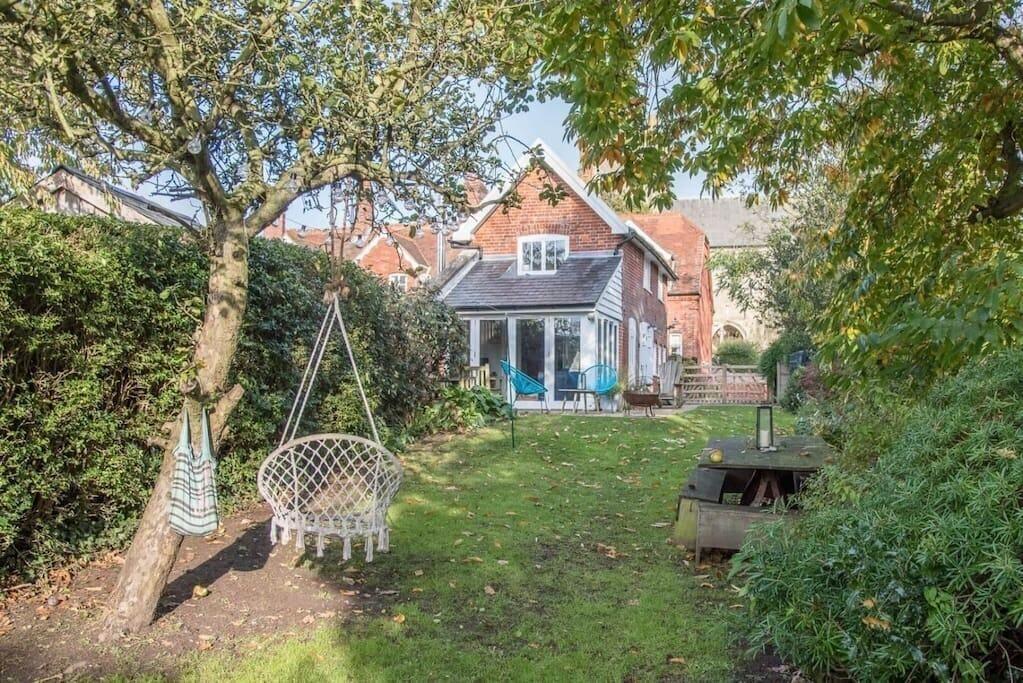 Pet Friendly Coach House Orford