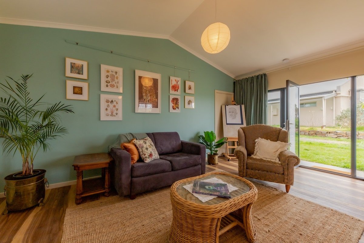 Photo of a dog-friendly vacation rental in Penrice, AU.