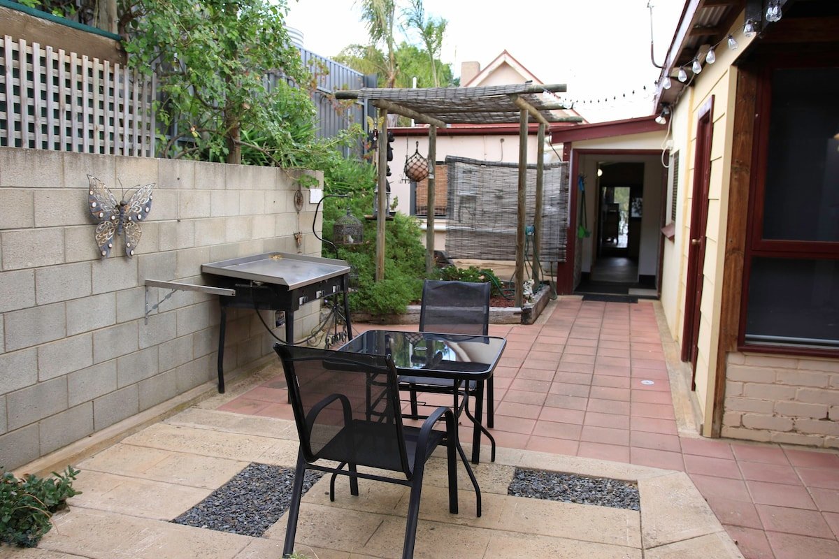 Picture of an airbnb that allows dogs in Penrice, AU.