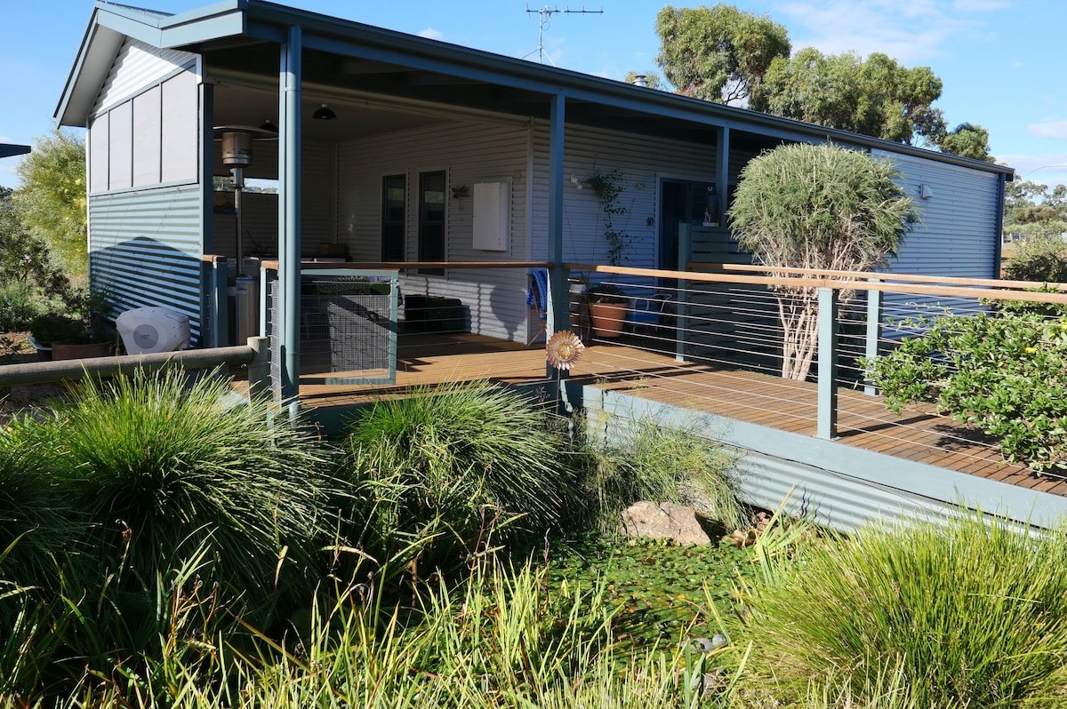 Picture of a vacation rental that welcomes pets in Penrice, AU.
