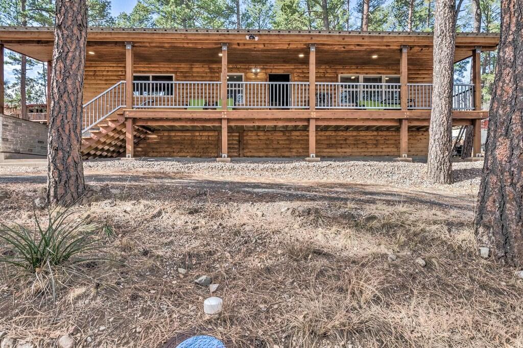 Ruidoso Cabin with Patio Walkable to Midtown Pet Policy