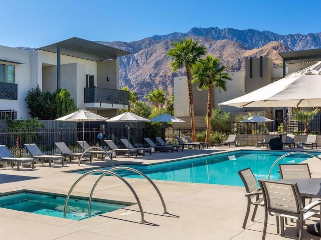 Pet Friendly Up the Riv - Luxe Condo