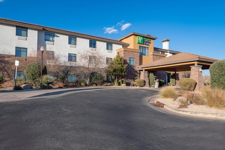 Pet Friendly Holiday Inn Express & Suites St George North - Zion an IHG Hotel