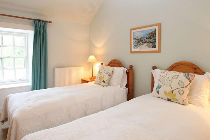 Pet Friendly The Colonsay Hotel