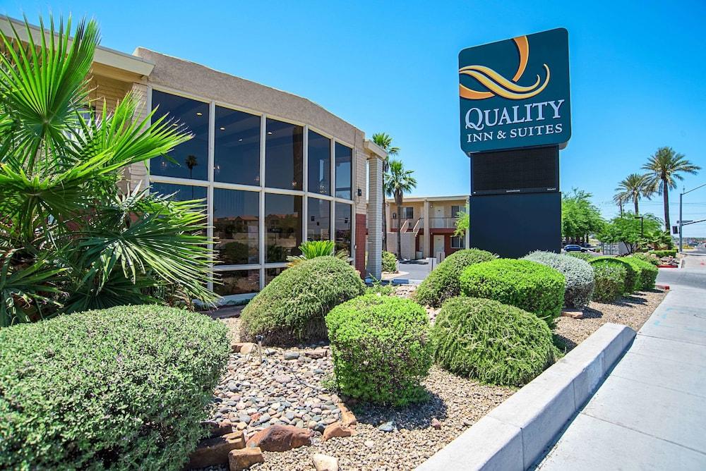 Pet Friendly Quality Inn & Suites Phoenix NW Sun City