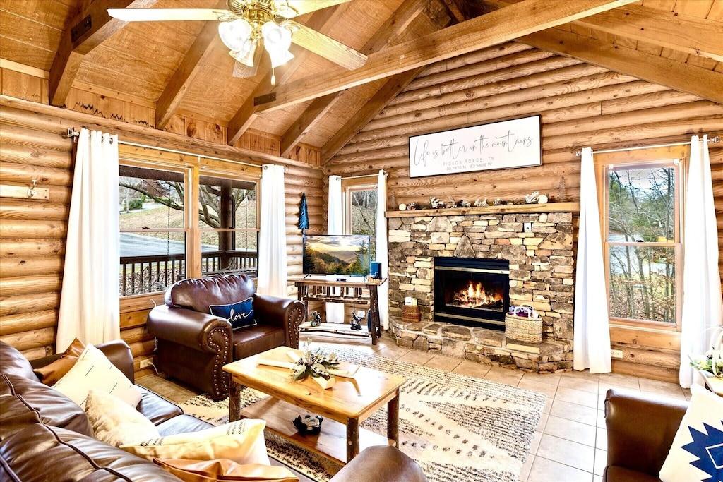 3BR Cabin with Hot Tub Close to Dollywood Pet Policy